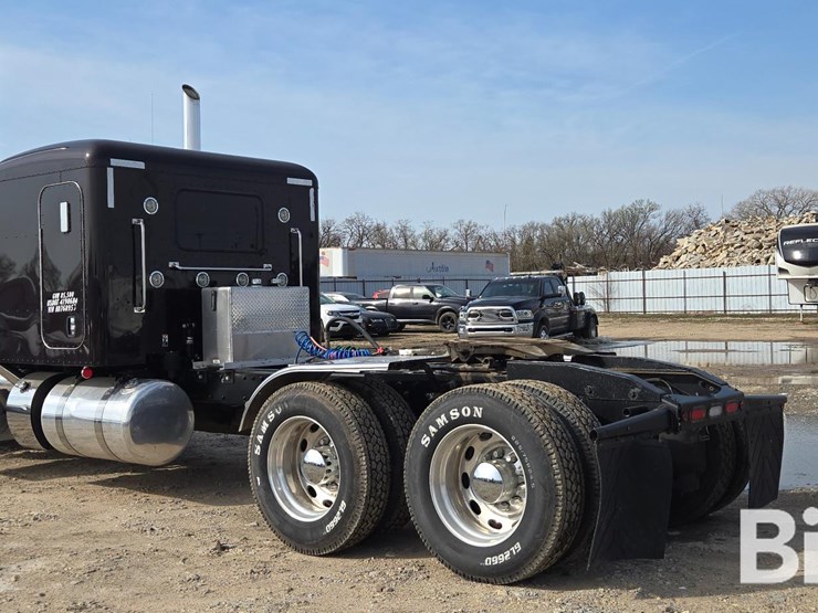 2022-peterbilt-389-image-7