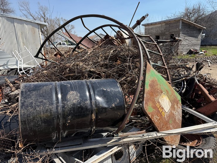 farm-scrap-metal-pile-image-13