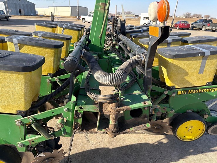 john-deere-7200-image-27