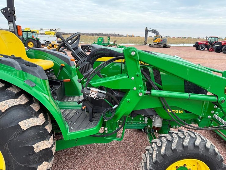 john-deere-4052m-image-12