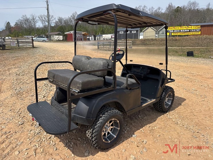 ez-go4-seater-gas-powered-golf-cart-image-2