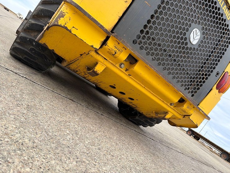 2011-new-holland-l218-image-8