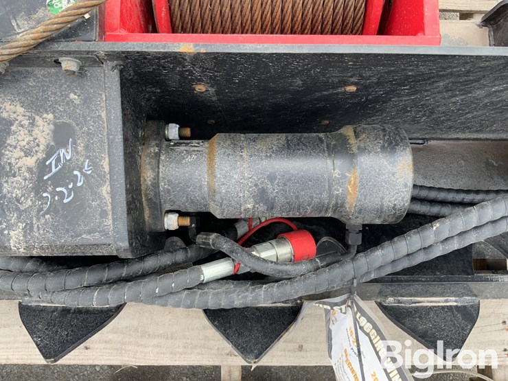 2025-massey-ferguson-730-image-12