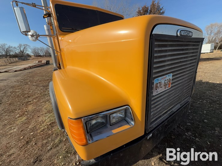 2001-freightliner-fld120-image-11