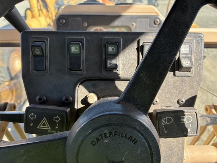 2003-caterpillar-143h-image-16