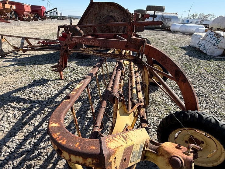 new-holland-256-image-13