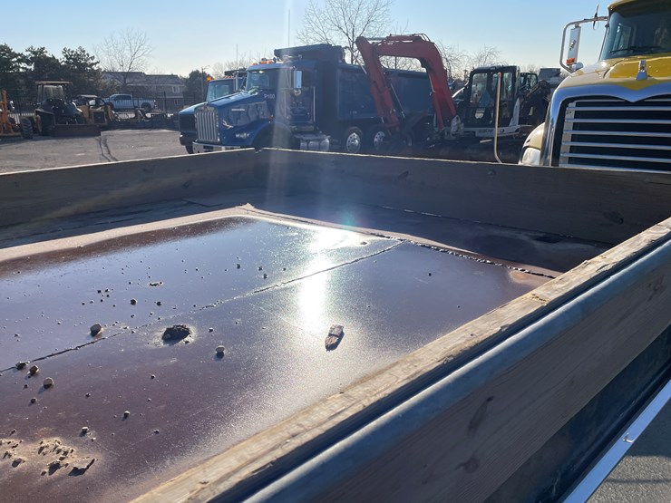 2009-ford-f750-xlt-image-21