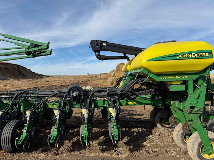 2011-john-deere-1770nt-ccs-image-2