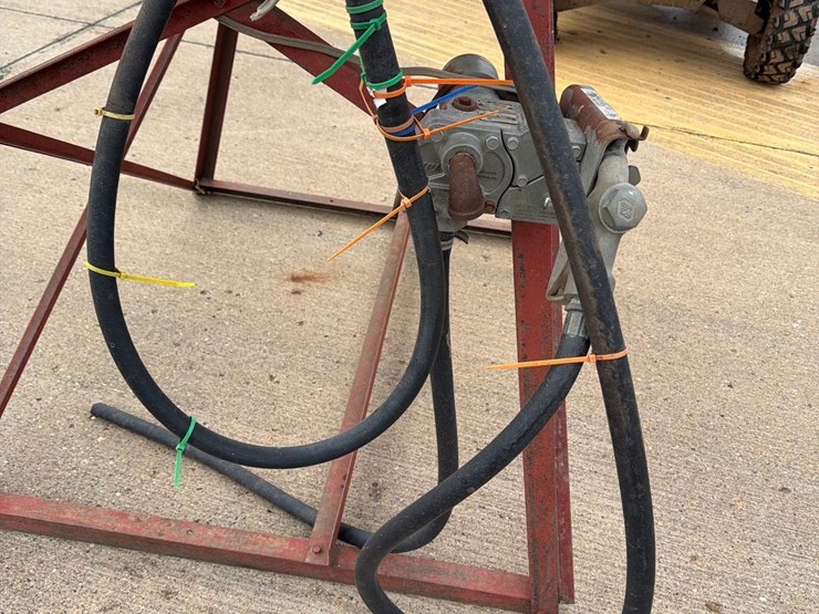 300-gallon-fuel-barrel-w/-stand-image-4