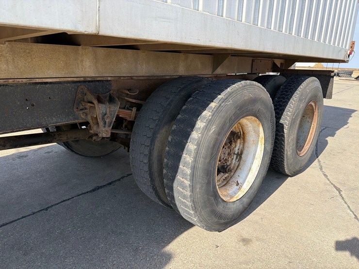 1990-international-4900-image-9