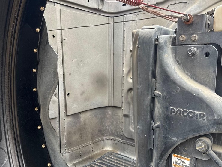 2016-peterbilt-389-image-113