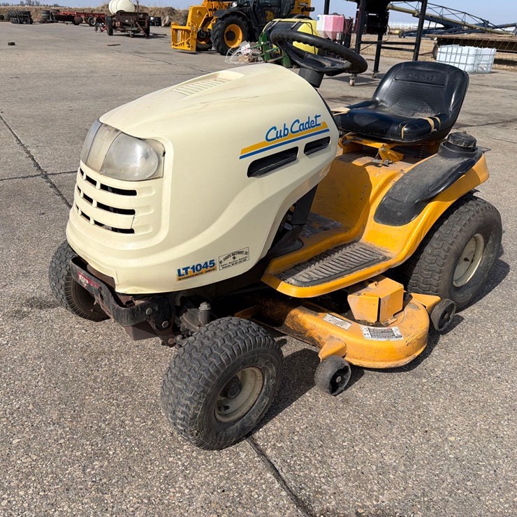 CUB CADET LT1045