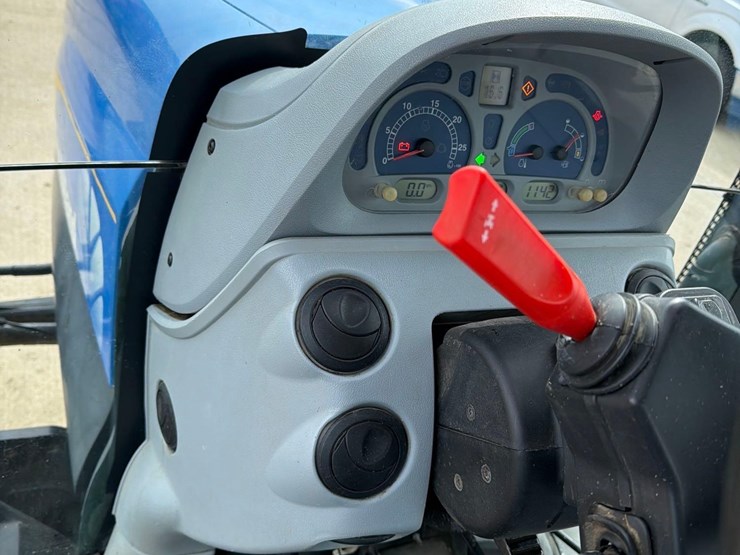 2011-new-holland-t6030-plus-image-47