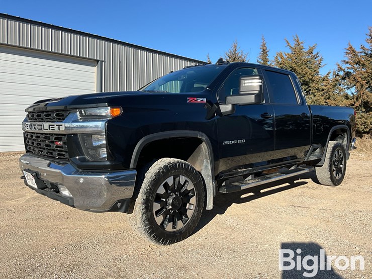2020-chevrolet-silverado-2500hd-image-1