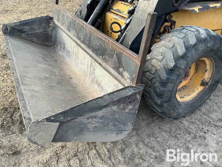 new-holland-lx885-image-11