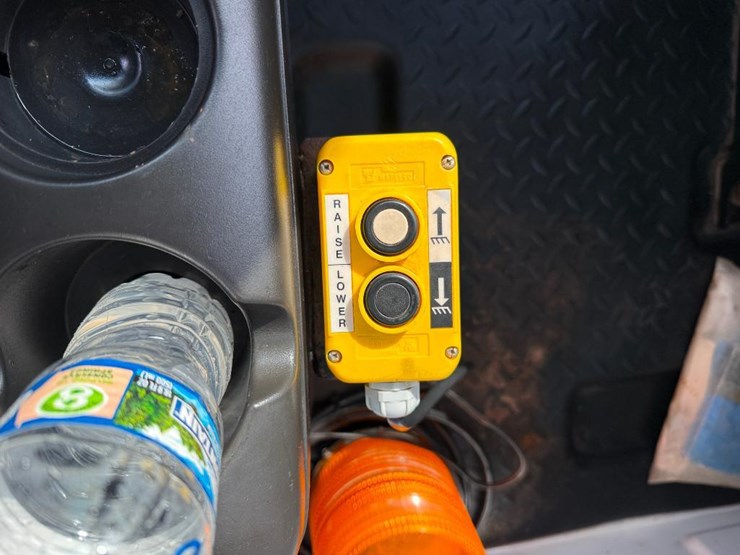 #205-•-lot-205-image-51