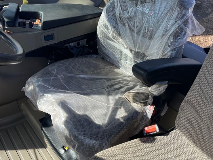 2013-case-ih-l765-image-38