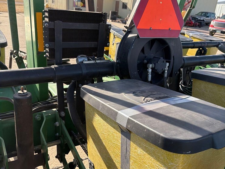 john-deere-7200-image-60