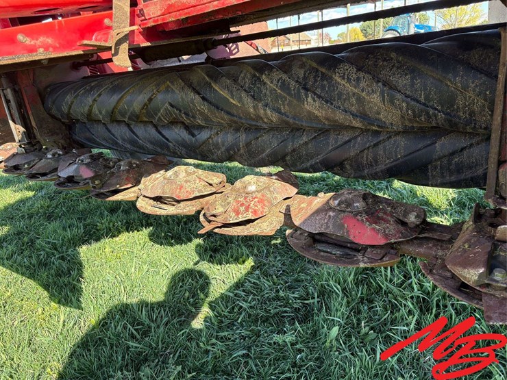 2014-new-holland-1431-image-10