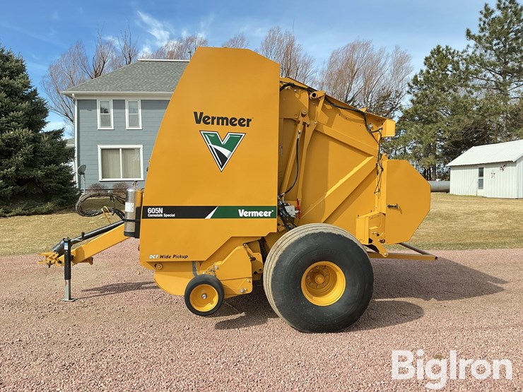2023-vermeer-605n-cornstalk-special-image-8