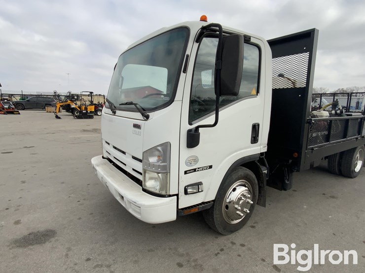 2013-isuzu-nrr-image-11