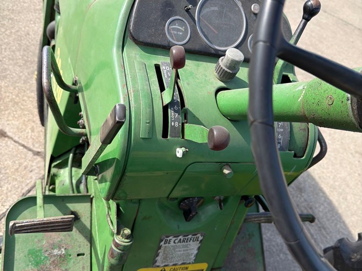 john-deere-3010-image-24