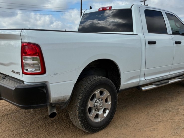 2022-dodge-2500-image-3