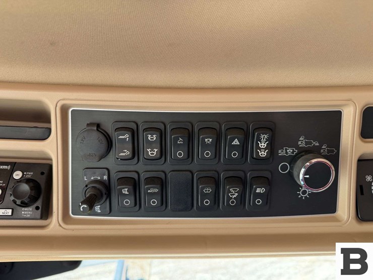 2025-case-ih-8260-image-86