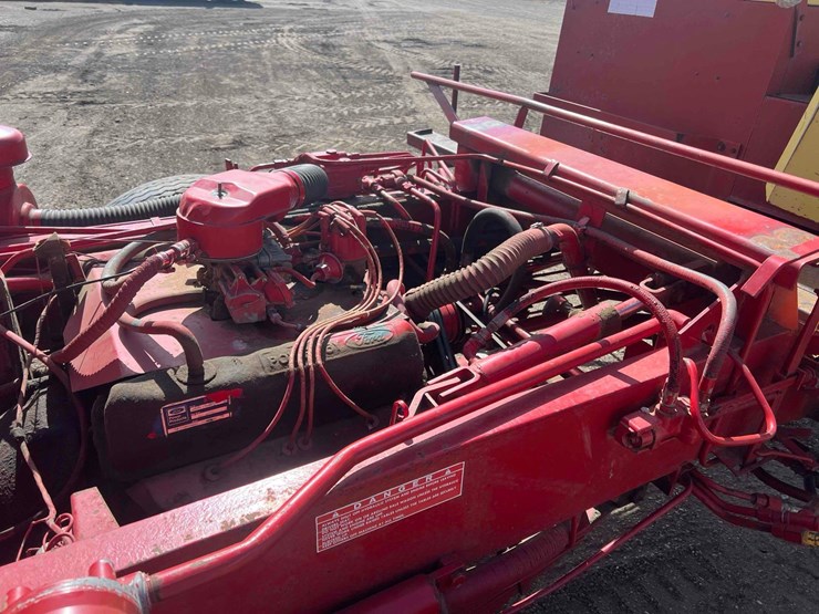 new-holland-1049-image-7