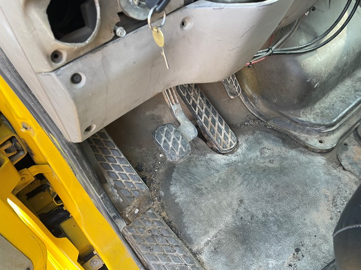 2006-caterpillar-c13-image-36