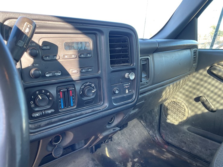 2005-chevrolet-3500-image-40