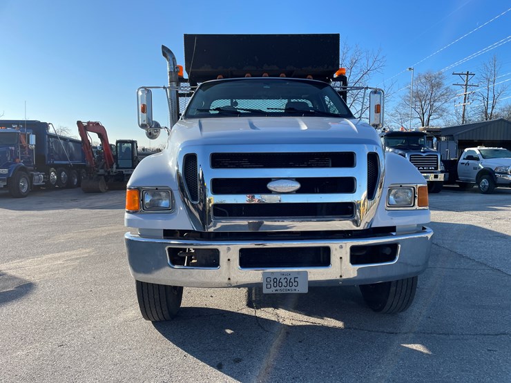 2009-ford-f750-xlt-image-2