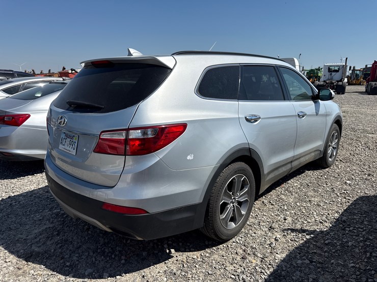 2015-hyundai-santa-fe-image-3