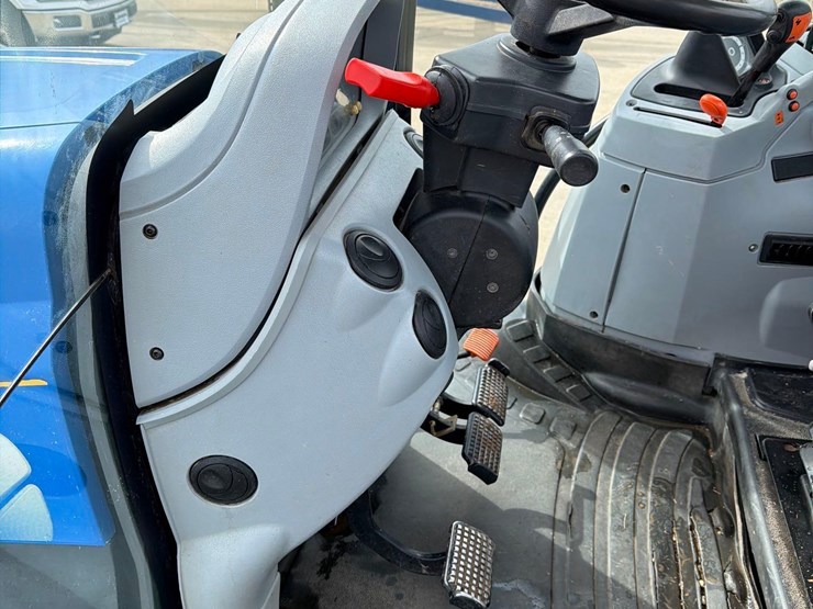 2011-new-holland-t6030-plus-image-31