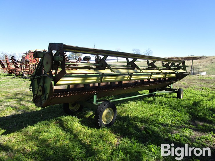 1977-john-deere-224-image-3