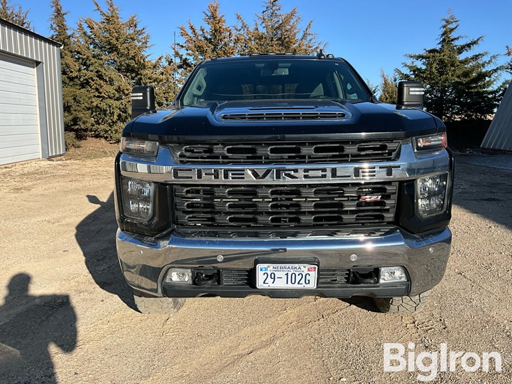 2020-chevrolet-silverado-2500hd-image-2