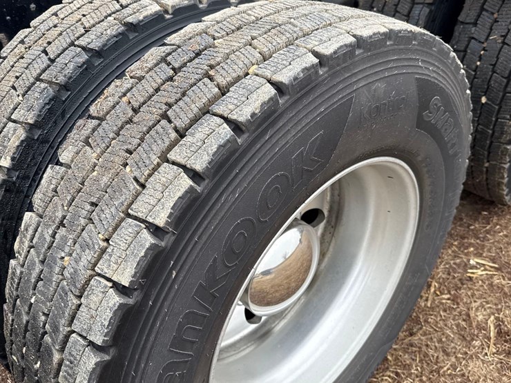 2016-peterbilt-389-image-17