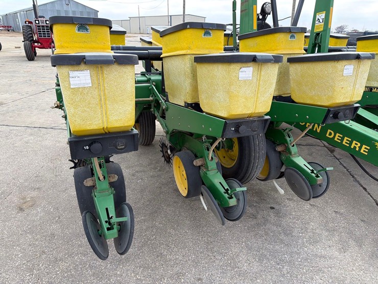 john-deere-7200-image-25