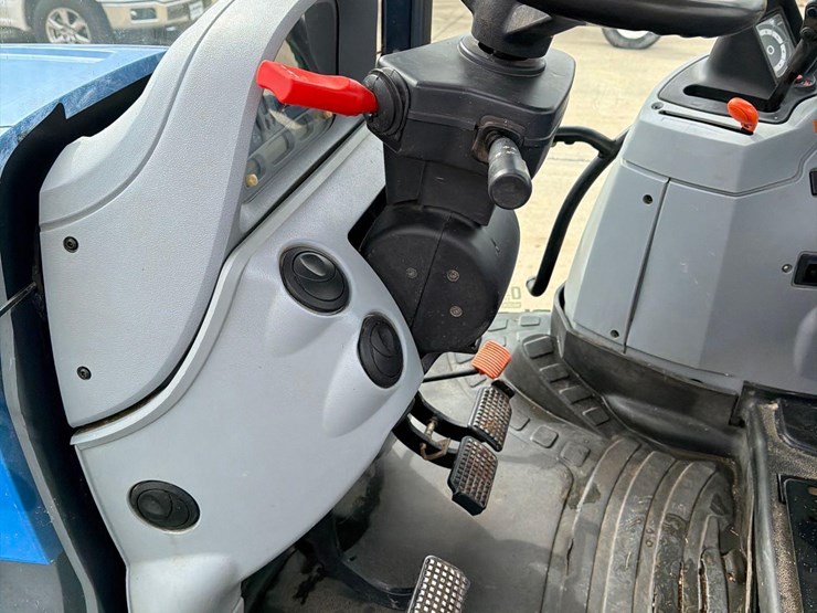 2011-new-holland-t6030-plus-image-36