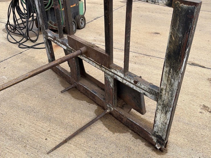 skidloader-quick-tach-bale-spear-image-9