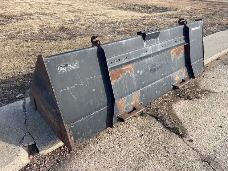 jd-76”-skidloader-quick-tach-bucket-image-4