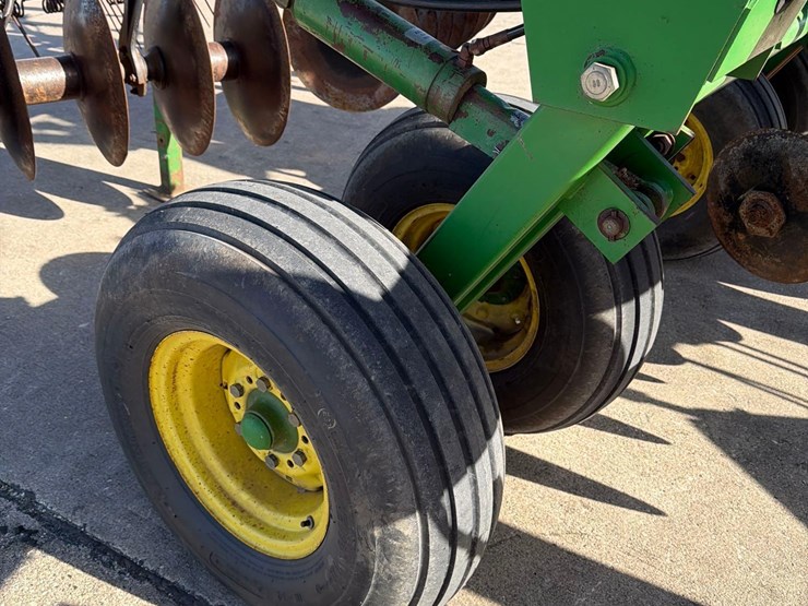 john-deere-630-image-21