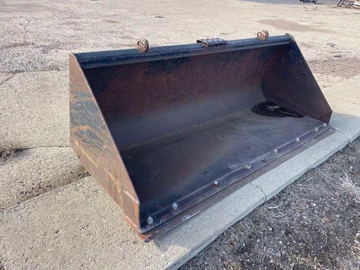 jd-76”-skidloader-quick-tach-bucket-image-2