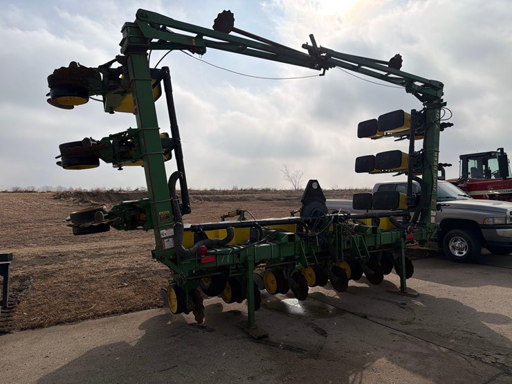 john-deere-7300-image-4