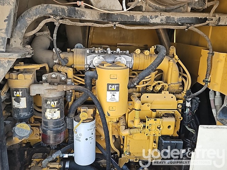 2015-caterpillar-938k-image-24