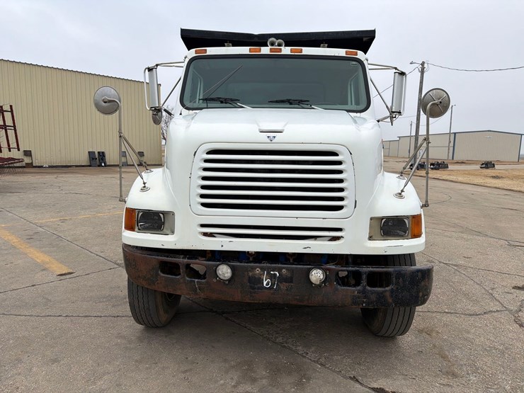 2000-international-8100-image-2