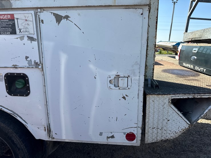 2007-ford-f550-image-16