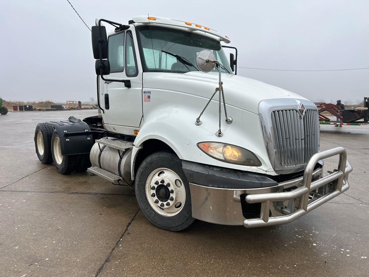 2011-international-prostar-image-2