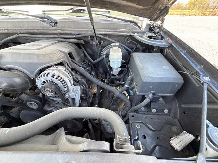 2010-chevrolet-tahoe-image-40