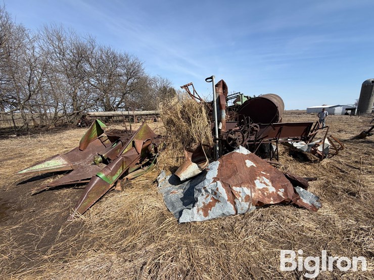 farm-scrap-metal-pile-image-4